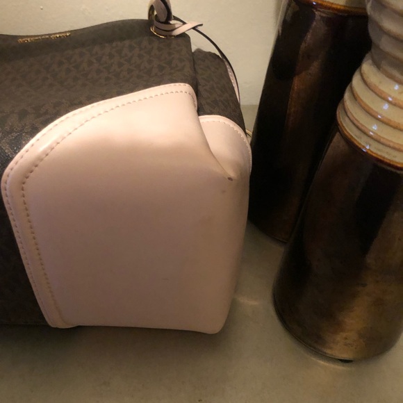 Michael Kors Nicole signature brown shoulder bag. - Picture 7 of 8